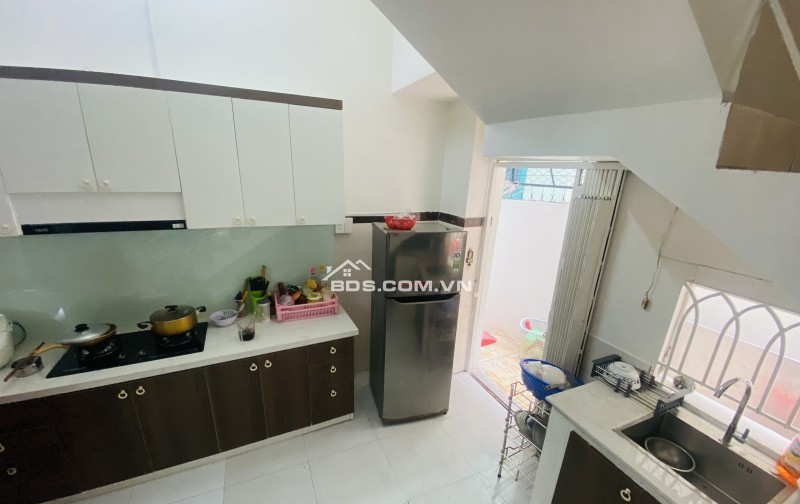 Nhà như Biệt thự, 20m Mặt Tiền Nguyễn Trọng Tuyển P.1 Tân Bình 87m2 4Tầng 4PN. Chỉ 12.8 tỷ còn TL với Chủ.